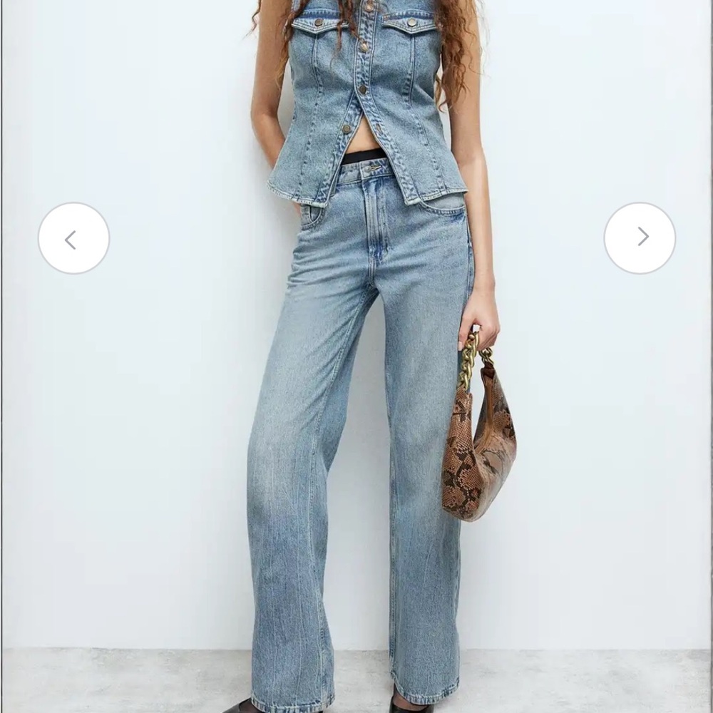 DIVIDED H&M High-Waisted Wide Straight-Leg Jeans Vintage Wash Denim Size 4
